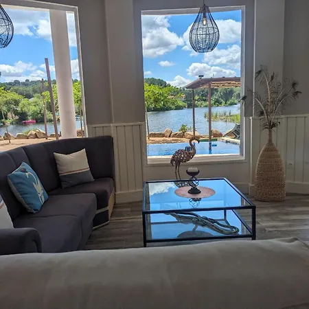 别墅 Casa Orilla El